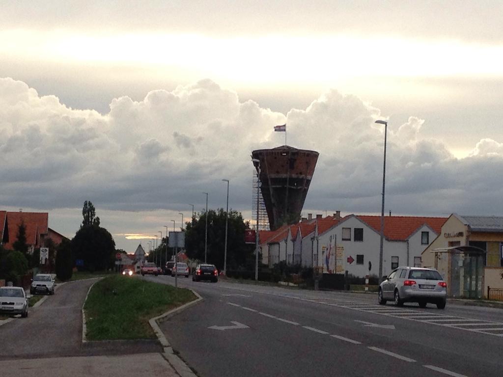 Petros Apartmani Vukovar Luaran gambar