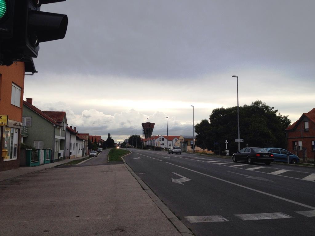 Petros Apartmani Vukovar Luaran gambar