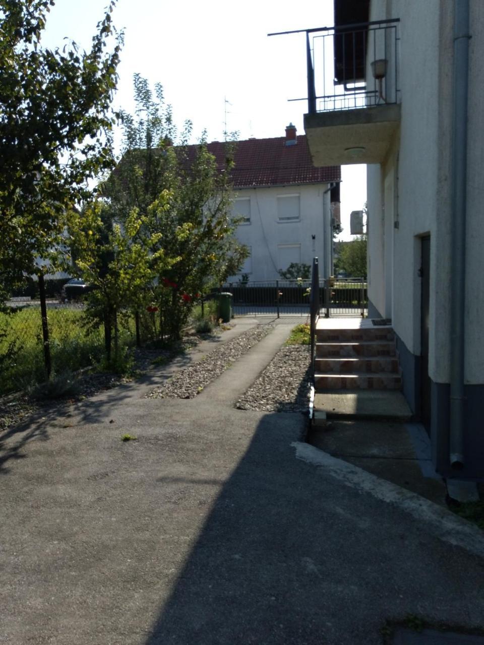 Petros Apartmani Vukovar Luaran gambar
