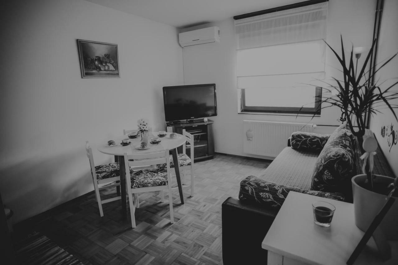 Petros Apartmani Vukovar Luaran gambar